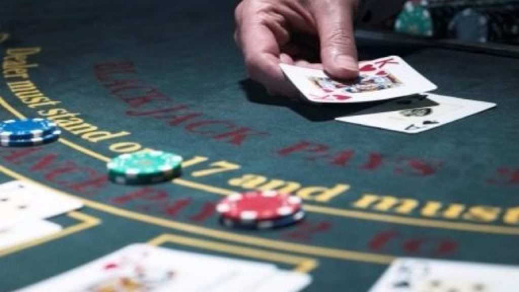 Why should players choose to play online gambling games