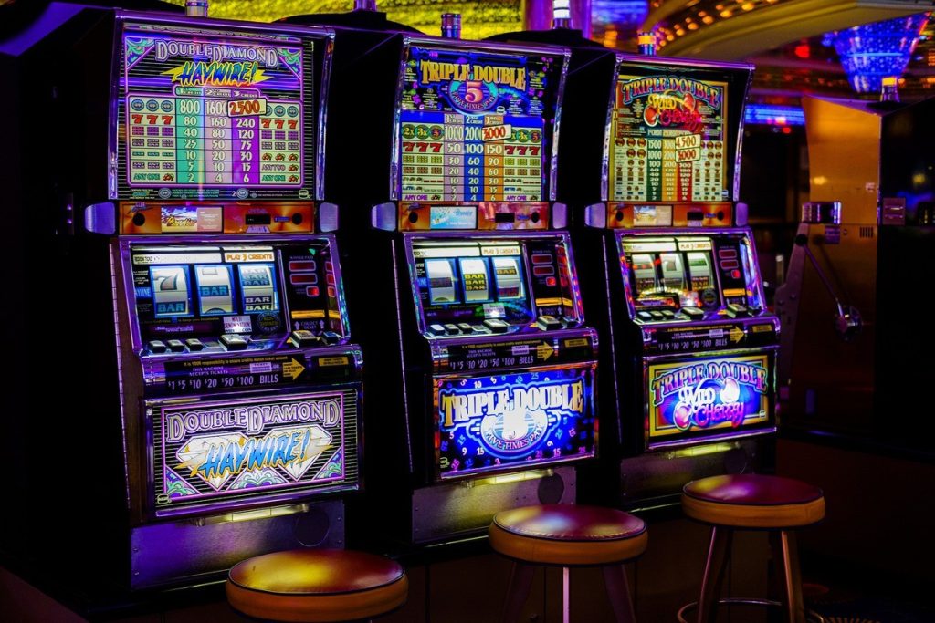 Unveiling the Mechanics: How Do Online Slot Machines Work?